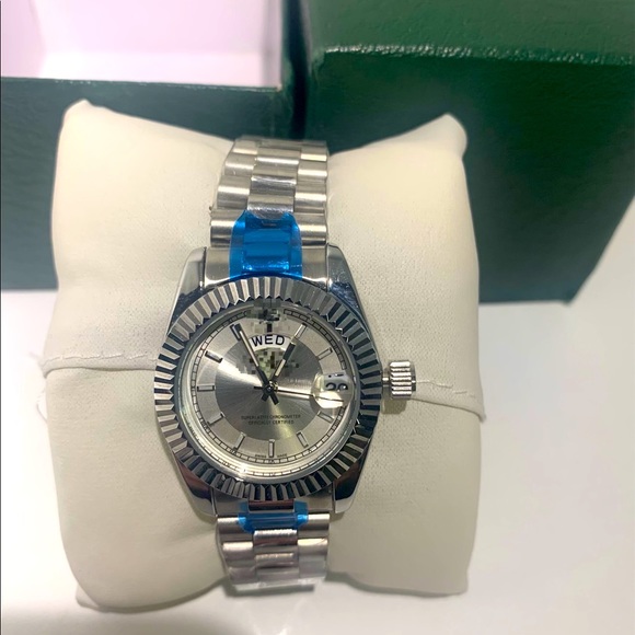 Luxury Watch for women - Silver color - NEW - Picture 1 of 7